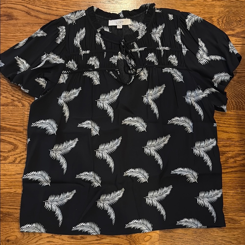 LOFT Black and White Women's Top